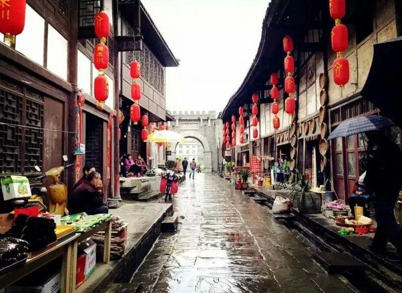 逃离破旧弃城